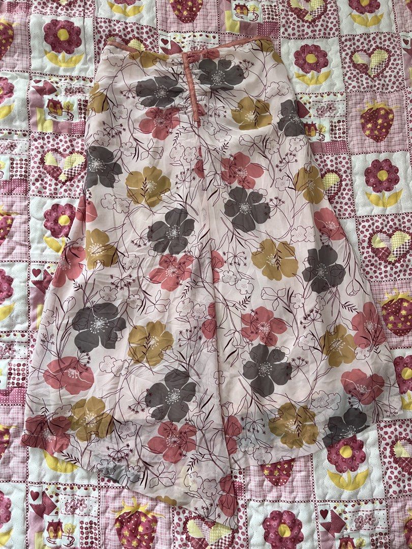 Floral pink long skirt (Category: Skirts) located in Davao. Submitted by lovedfaerie (Listing ID 1469529734, Image 1). Description: Waist:26 has slight stains inner lining only. No stains outside.