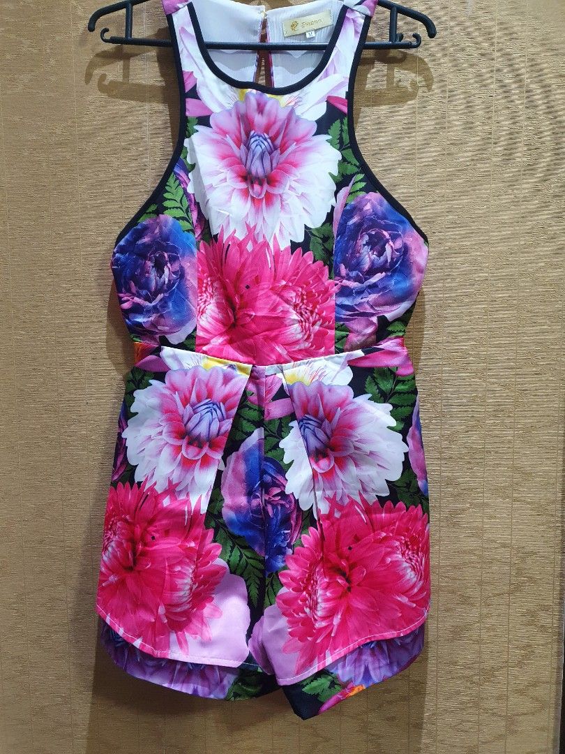 Floral Print Sleeveless Romper Size M (Category: Rompers) located in San Juan City. Submitted by miles567 (Listing ID 1469509379, Image 2). Description: Brand new & imported high quality - Style: Sleeveless halter romper with a chic cutout back and zipper closure - Design: Vibrant pink and blue dahlia floral print with contrasting black trim - Size: Medium - Material: Lightweight and breathable fabric, ideal for warm weather - Condition: Excellen