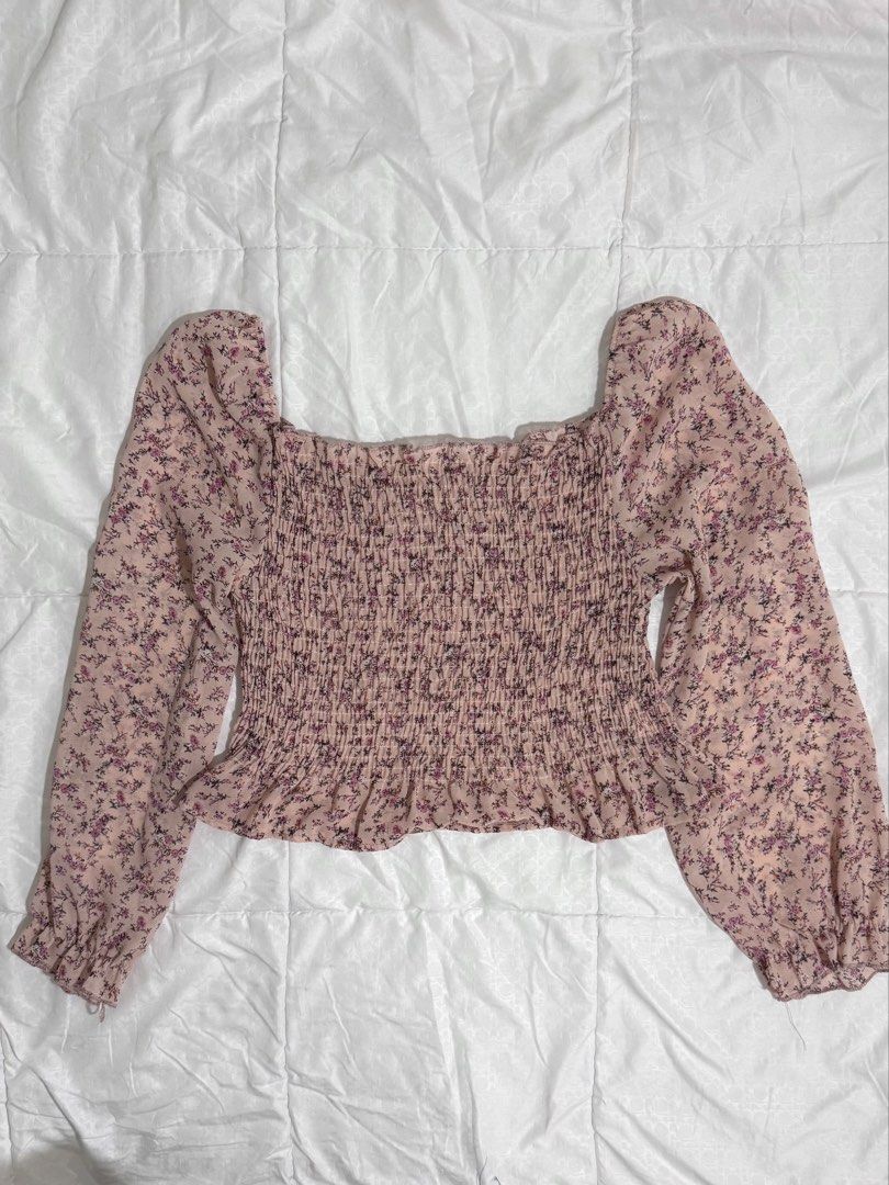 FLORAL PUFF SLEEVE PINK TOP (Category: Longsleeves) located in Baler. Submitted by pia_preloved_thrifted (Listing ID 1469520407, Image 1). Description: Preloved S-M MOD: JNT/ORANGE APP CO MOP: GCASH LOC: AURORA PROVINCE.