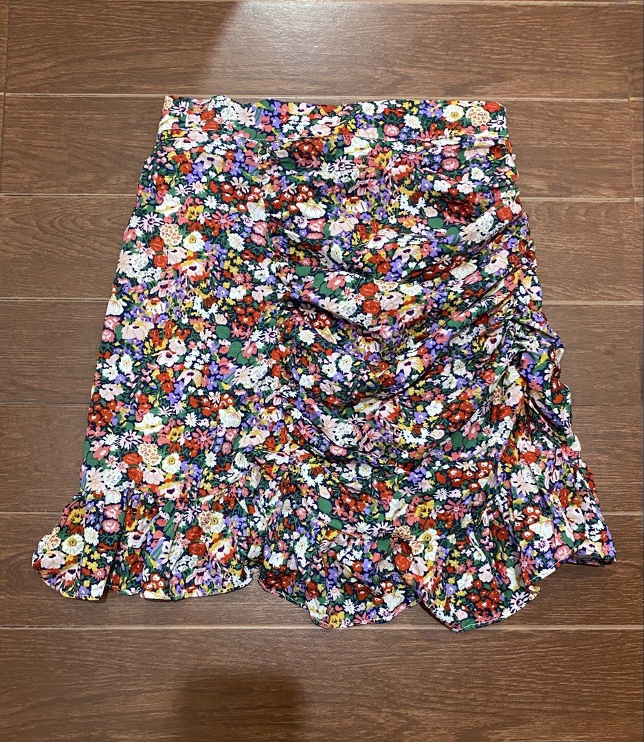 Floral Ruffle Skirt ☆ (Category: Skirts) located in Tarlac. Submitted by shop.aeri___ (Listing ID 1469472823, Image 1). Description: 🫧 READ DESCRIPTION 🫧 ☆ these are pre-LOVED, please managed your expectations. ☆ signs of usage and minimal flaws should be expected ☆ color may vary due to lighting ☆ all washed but best to re-washed helping tags only! 👇🏻🔖.