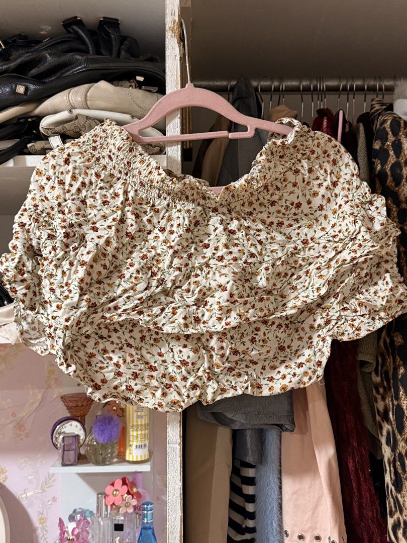 Floral Summer Skirt (Category: Skirts) located in Lapu Lapu. Submitted by bzzzzarah (Listing ID 1469562254, Image 1). Description: Large Size, Stretchable No issues.