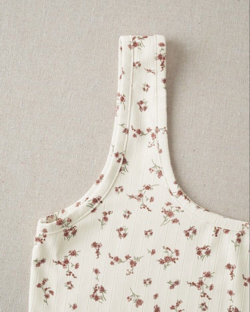 Floral Tank Top (Category: Others Tops) located in Iba. Submitted by wear1tagain (Listing ID 1469443320, Image 2). Description: ~ Beige ~ 30 to 32 waistline ~ 34 to 36 bust ~ Large on tag ~ Never been used ~ From Shein ~ Original price : ₱102 ••••••••••••••••••• ~ J&T Delivery (outside Zambales) ~ Meet up within Iba, Zambales (at CSI Mall) ~ Shipping/Delivery fee shall be shouldered by the buyer.
