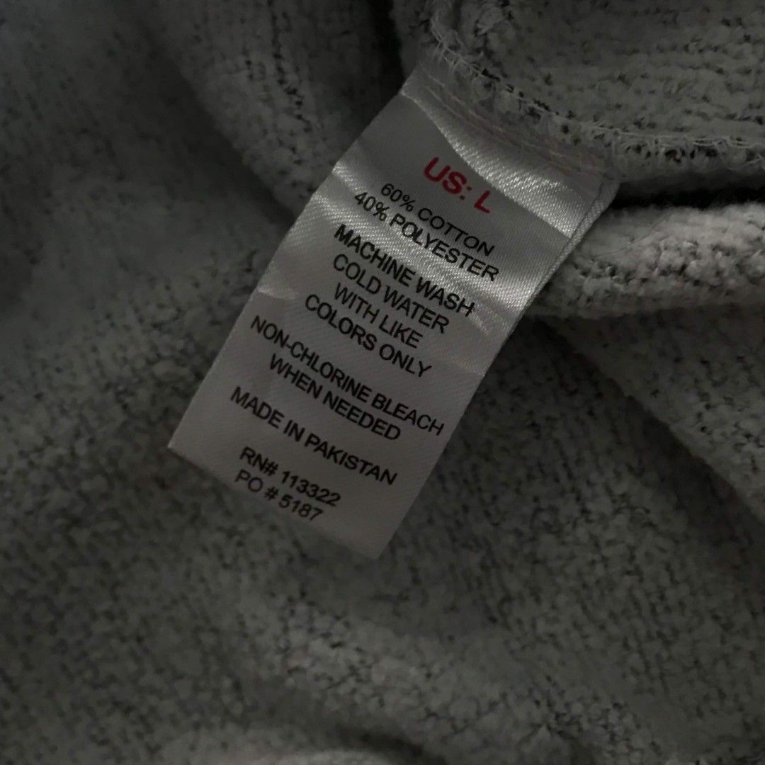 FLORIDA GRAPHIC HOODIE JACKET LARGE (Category: Coats, Jackets and Outerwear) located in Cavite. Submitted by justthrift06 (Listing ID 1469404633, Image 3). Description: DIMENSION 24X29 GOOD CONDITION SHIPPING NATIONWIDE.
