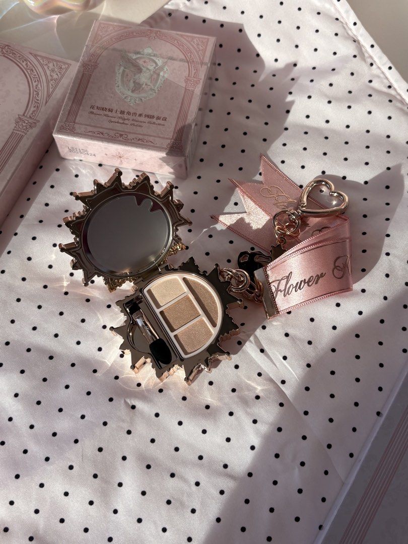 flower knows eyeshadow keychain (Category: Makeup) located in Muntinlupa City. Submitted by pinkgurlyyy (Listing ID 1469489768, Image 2). Description: brand new sealed - 400 brand new opened - 380.