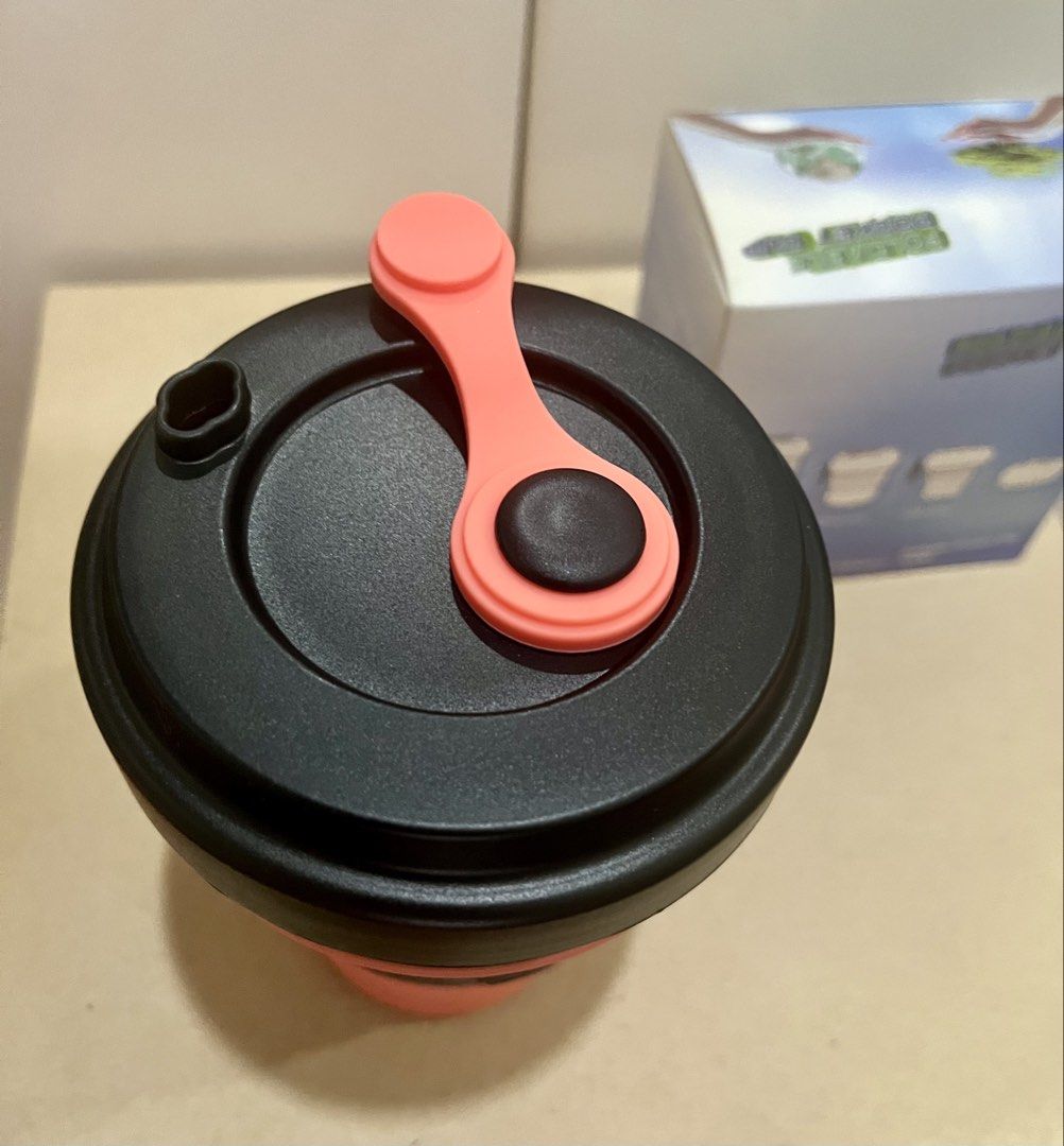 Foldable Pocket Cup 550ml Silicone Travel Mug (Category: Water Bottles & Tumblers) located in Paranaque City. Submitted by tingar08 (Listing ID 1469447776, Image 2). Description: - Capacity: 550ml (collapsible design saves space when empty) - Material: Food-grade silicone and PP, 100% BPA free and FDA approved - Colors: Chic black and pink colourway - Portability: Includes a built-in lid plug and handy side clip for easy carrying - Condition: Bra