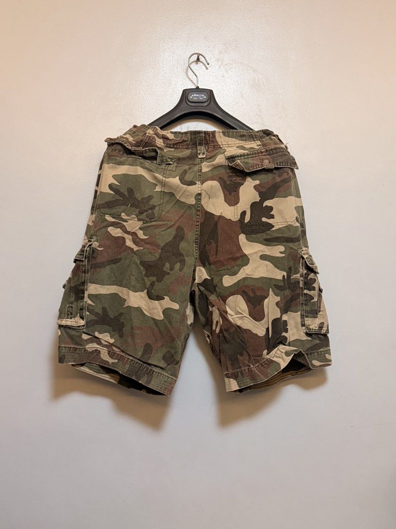 Foot Locker Camo Cargo Shorts Size 40 (Category: Shorts) located in Manila. Submitted by swiftgem.eeb06e (Listing ID 1469515494, Image 2). Description: - Brand: Foot Locker - Size: 40 - Material: 100% cotton for everyday comfort - Design: Classic green, brown, and tan camouflage print - Storage: Multiple functional pockets on sides and back - Condition: Minor wear spot near the front seam (check close-up photo) - Origin: Made in China - Size: 40 