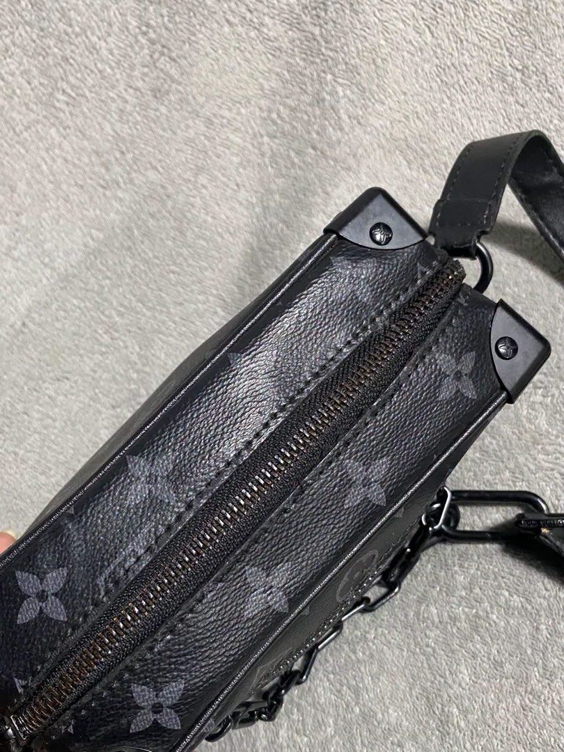 For Men (Category: Cross-body Bags) located in Davao. Submitted by goldenstone_0be9b3 (Listing ID 1469516655, Image 3). Description: Maganda paaa For men Searchable code.