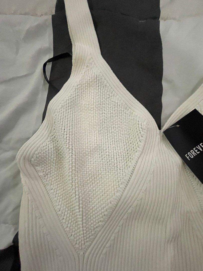 Forever21 knit top (Category: Announcements) located in Las Pinas. Submitted by silvader (Listing ID 1469397796, Image 3). Description: Medium.