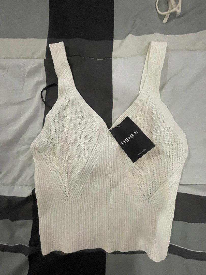 Forever21 knit top (Category: Announcements) located in Las Pinas. Submitted by silvader (Listing ID 1469397796, Image 1). Description: Medium.