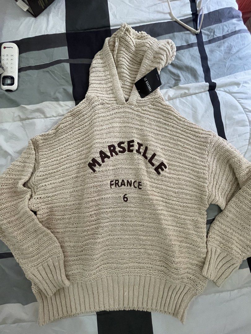 Forever21 knitted sweater (Category: Announcements) located in Las Pinas. Submitted by silvader (Listing ID 1469415010, Image 1). Description: Small but big and loose so fits upto large Bnwt.