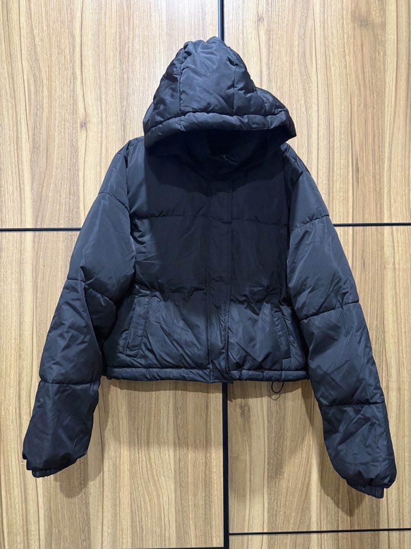 Forever 21 - Puffer Jacket - Womens Medium 20 x 22 (Category: Coats, Jackets and Outerwear) located in Paranaque City. Submitted by jd7_prelovedclothing (Listing ID 1469493055, Image 1). Description: Womens Medium. Length 20in x Width 22in. No issues. Used 2x Travel. Not thrifted..