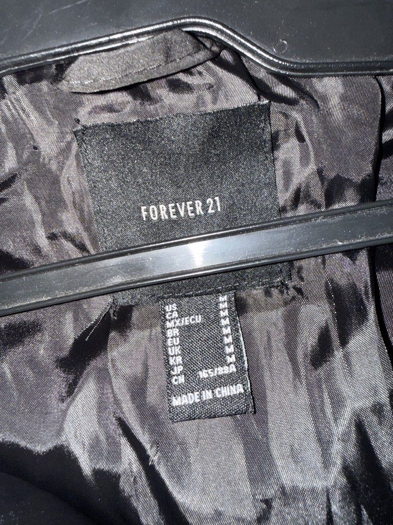 Forever 21 - Puffer Jacket - Womens Medium 20 x 22 (Category: Coats, Jackets and Outerwear) located in Paranaque City. Submitted by jd7_prelovedclothing (Listing ID 1469493055, Image 2). Description: Womens Medium. Length 20in x Width 22in. No issues. Used 2x Travel. Not thrifted..