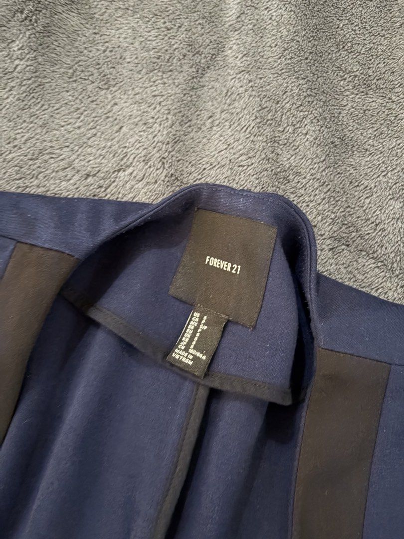 Forever 21 Navy Blue Blazer Size S (Category: Coats, Jackets and Outerwear) located in Quezon City. Submitted by marifavo (Listing ID 1469444857, Image 2). Description: - Brand: Forever 21 - Size: S (Made in Vietnam) - Color: Navy blue with contrasting black lapel - Style: Open front, structured shoulders, long sleeves - Features: Two front slip pockets - Material: Lightweight, perfect for casual or work layering.
