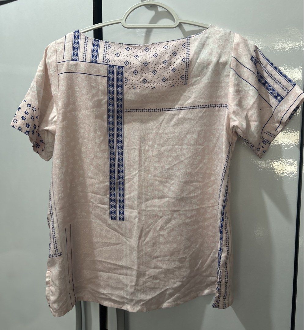 forme Blush Pink & Navy Patchwork Printed Blouse (Category: Shirts) located in Pasig City. Submitted by ladyleslieisletavelarde4902 (Listing ID 1469430105, Image 2). Description: A light, breezy boatneck top featuring a bohemian patchwork tile print in soft blush pink, white floral damask, and deep navy geometric accents. Brand: forme Tag Size: XXS (USA XXS / EUR 32 / UK 4) Recommended Fit: Fits Extra Extra Small to Extra Small (XXS–XS) Shipping 