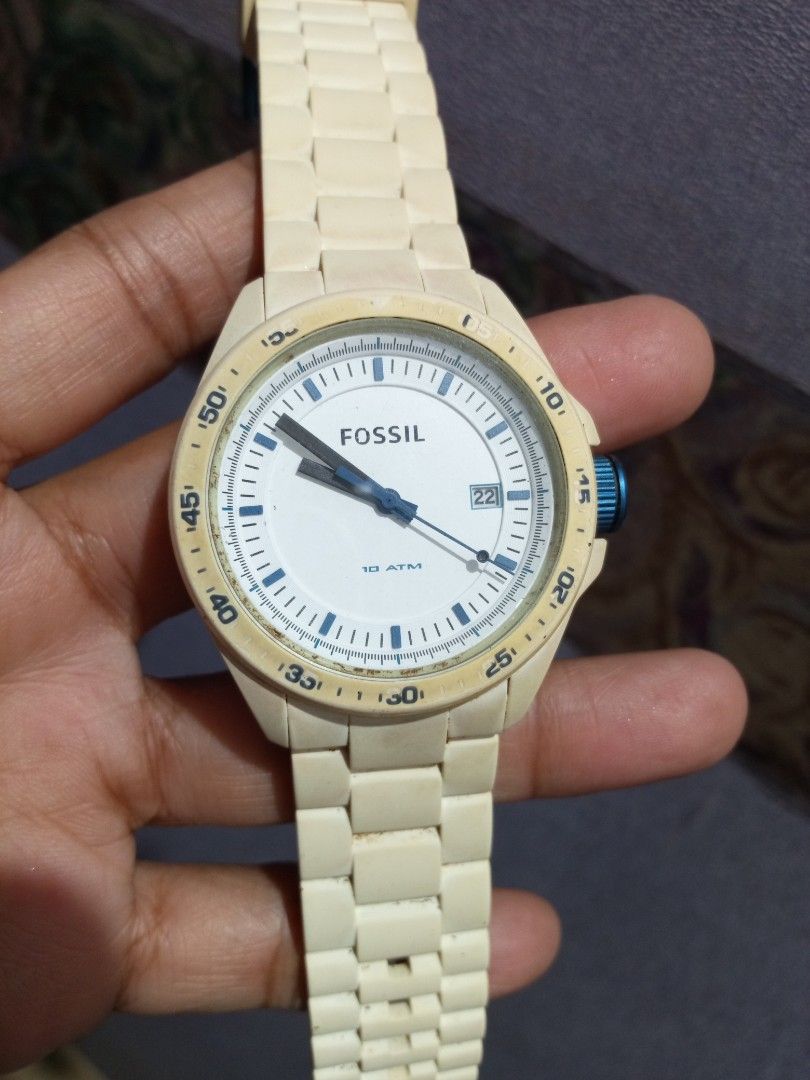Fossil AM4502 White Dial Ceramic Watch (Category: Women's Watches) located in Malolos. Submitted by lizarondoe59660 (Listing ID 1469543824, Image 2). Description: - Brand/Model: Fossil Ceramic Watch - Dial: White dial with date window at 3 o'clock - Design: Rotating bezel with blue crown and buckle hardware - Build: Stainless steel caseback and ceramic body - Water Resistance: 10 ATM - Condition: Some discoloration and wear marks around the bezel