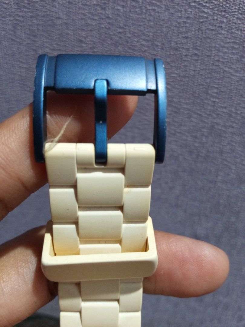 Fossil AM4502 White Dial Ceramic Watch (Category: Women's Watches) located in Malolos. Submitted by lizarondoe59660 (Listing ID 1469543824, Image 3). Description: - Brand/Model: Fossil Ceramic Watch - Dial: White dial with date window at 3 o'clock - Design: Rotating bezel with blue crown and buckle hardware - Build: Stainless steel caseback and ceramic body - Water Resistance: 10 ATM - Condition: Some discoloration and wear marks around the bezel