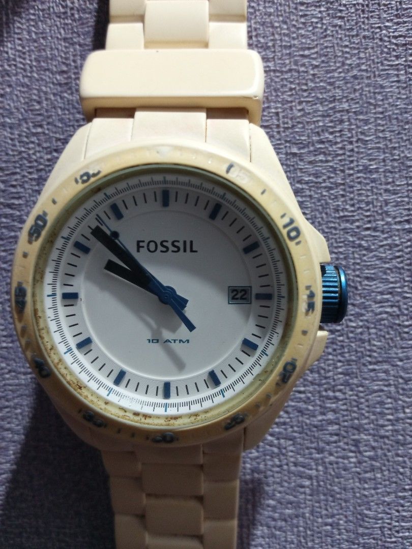 Fossil AM4502 White Dial Ceramic Watch (Category: Women's Watches) located in Malolos. Submitted by lizarondoe59660 (Listing ID 1469543824, Image 1). Description: - Brand/Model: Fossil Ceramic Watch - Dial: White dial with date window at 3 o'clock - Design: Rotating bezel with blue crown and buckle hardware - Build: Stainless steel caseback and ceramic body - Water Resistance: 10 ATM - Condition: Some discoloration and wear marks around the bezel