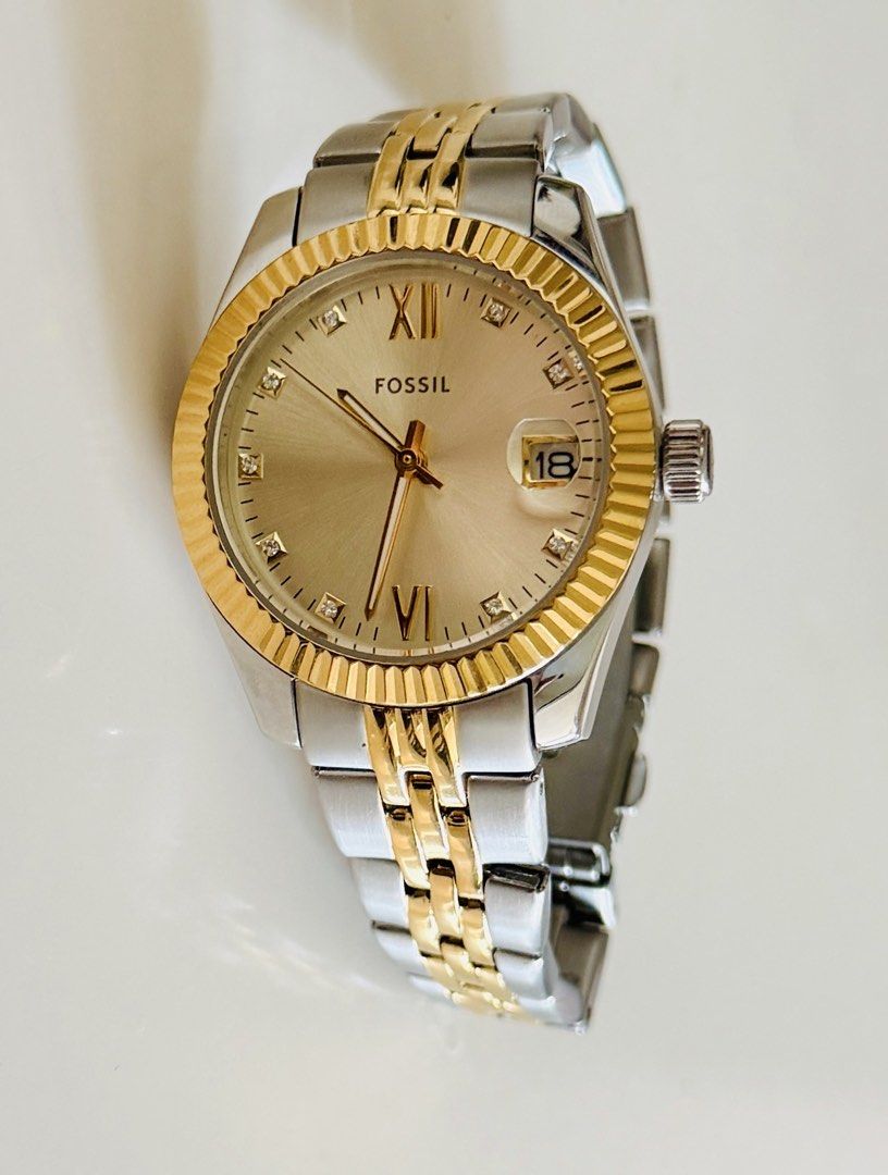 Fossil Two-Tone Crystal Dial Watch with Box (Category: Women's Watches) located in Pasig City. Submitted by ymirgm (Listing ID 1469446828, Image 1). Description: ✨ FOSSIL WATCH FOR SALE ✨ 💎 BRAND NEW Fossil Scarlette Mini Multi Stainless Steel Watch Model: ES4949 🎁 Originally received as a gift 🏷️ Original listed price: ₱10,850 📦 Comes with Fossil watch box.