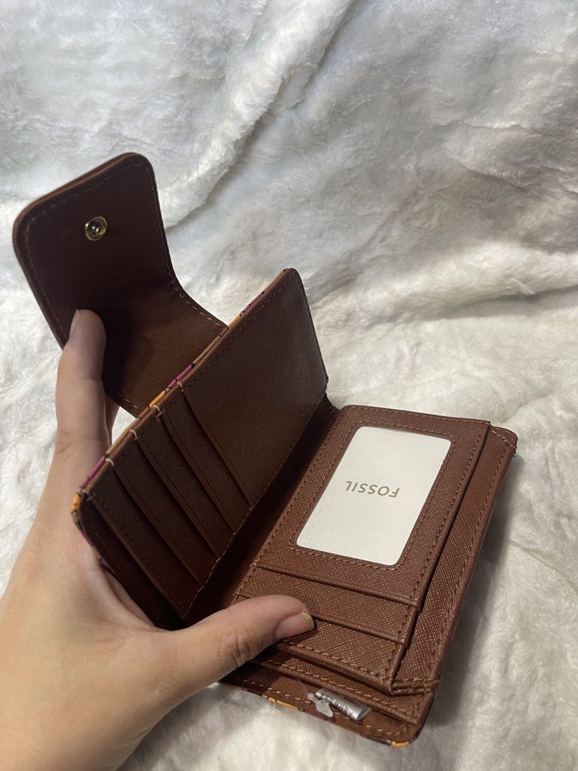 Fossil wallet (new1) (Category: Wallets & Card holders) located in Baguio. Submitted by affordaprice_2600baguio (Listing ID 1469394772, Image 2). Description: From US .