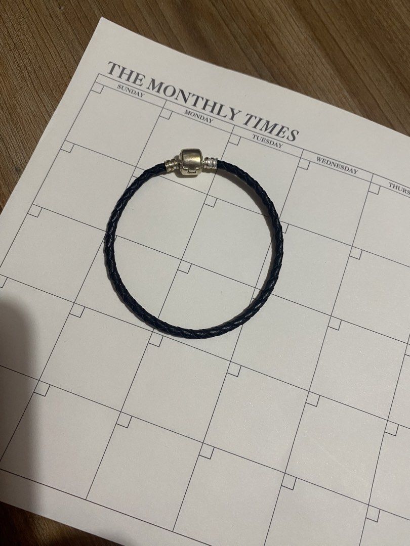 FREE‼️when u buy something (Category: Bracelets) located in Bulacan. Submitted by Spothings (Listing ID 1469433011, Image 1). Description: .