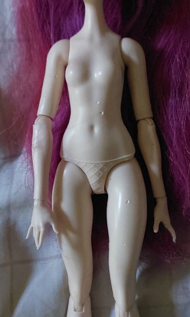 FS FLAWED MIRA SHARDS EVER AFTER HIGH DOLL (Category: Figurines & Statues) located in Las Pinas. Submitted by g.bonx (Listing ID 1469541432, Image 3). Description: fs nude flawed mira shards! - has obvious chewed marks on the back, torso, feet, legs - no clothes / shoes - no cut hair / smooth - has dirt marks on the face that needs to be clean MOP: GCASH MOD: JNT DM IF INTERESTED AND FURTHER MORE DETAILS 📩‼️.