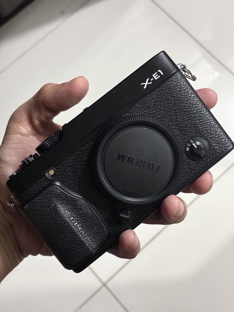 Fujifilm X-E1 Mirrorless Camera Body Black (Category: Cameras) located in Luisiana. Submitted by ganoceja (Listing ID 1469525865, Image 1). Description: Like new! Fuji Fujifilm X-E1 Body P19k. Slightly nego. No issues! 90% in mint condition. Very minimal scratches on rubber and screen. Meet up location: 📍C5 Shell near McKinley 📍SM Aura 📍Market Market 📍Uptown Mall 📍One Ayala Mode of payment: Gcash or bank transfer ONLY. PM for details! .