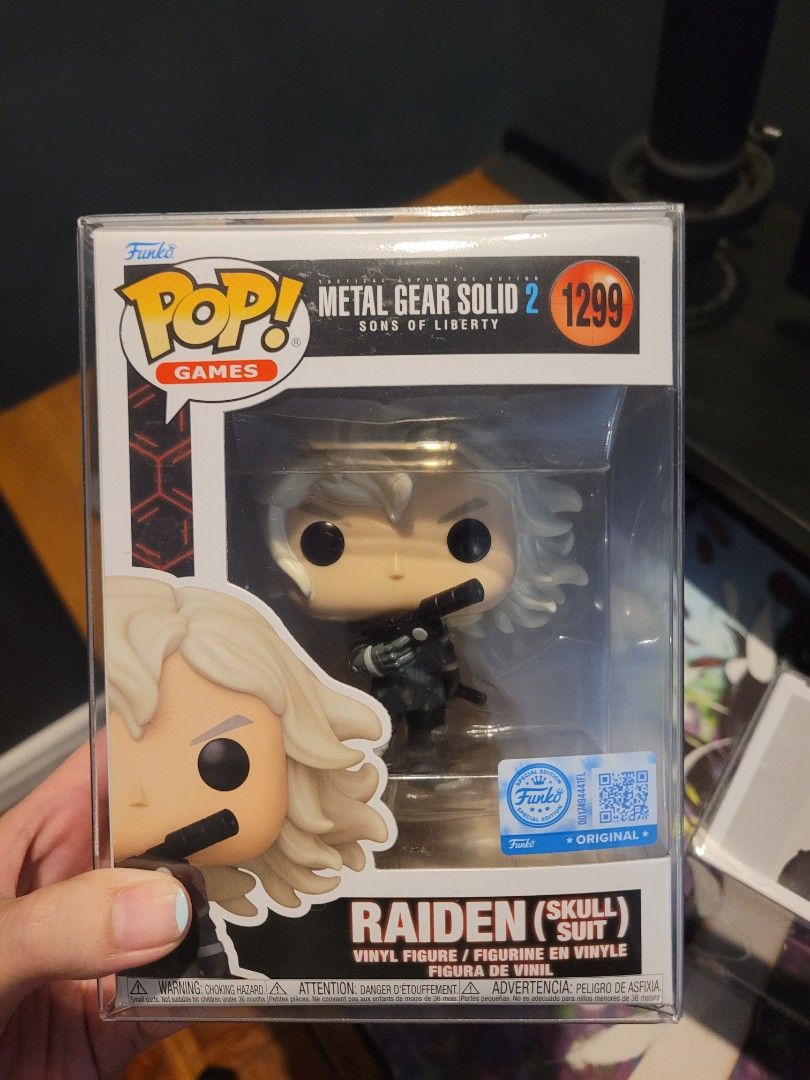 Funko Pop Games Metal Gear Solid 2 Raiden Skull Suit (Category: Designer & Blind Box Toys) located in San Fernando. Submitted by sumireveluv (Listing ID 1469452906, Image 1). Description: - Character: Raiden from Metal Gear Solid 2: Sons of Liberty - Line: Games Series #1299 (Special Edition Sticker included) - Protection: Comes with a free clear plastic protector to keep the box pristine - Condition: Brand new / Mint in box - Shipping: Packed se