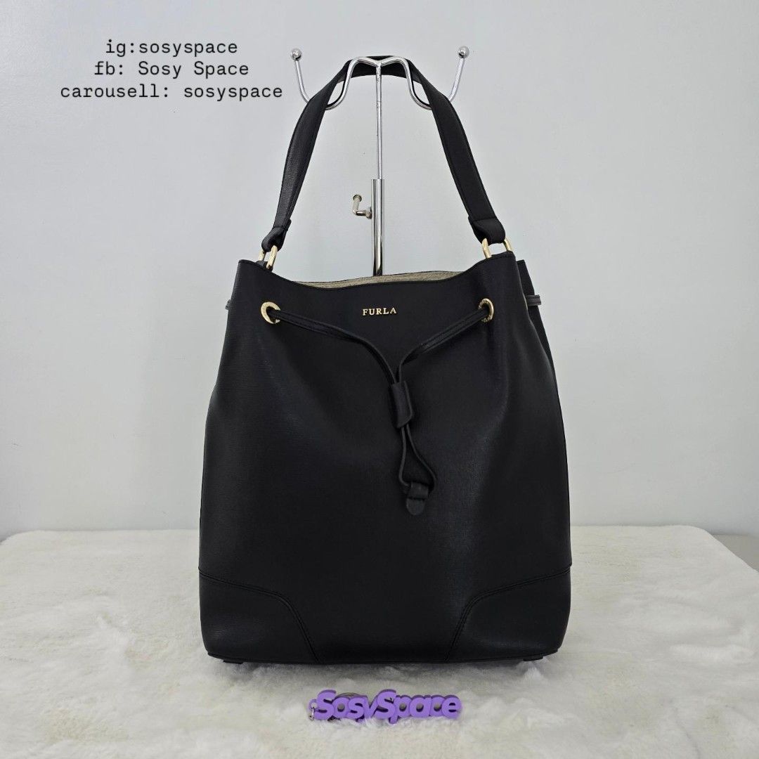 Furla Black Drawstring Bucket Stacy Bag (Category: Luxury Bags & Wallets) located in Lucena. Submitted by sosyspace (Listing ID 1469445016, Image 1). Description: FURLA 01B1P135 Black Stacy Bucket Bag Made of durable scratch resistant saffiano textured calfskin leather. Minimalist gold-toned hardware Deawstring closure 27 x 10 x 31 cm Condition: PRELOVED has signs of use still in good condition for me Final Price: PHP 4,000 + HF + SF 🩵🩵🩵🩵🩵🩵