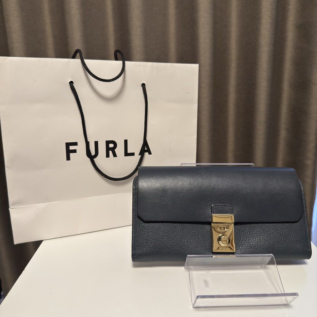 Furla leather long wallet (Category: Wallets & Card holders) located in Quezon City. Submitted by hintstreet (Listing ID 1469448399, Image 1). Description: With paperbag.