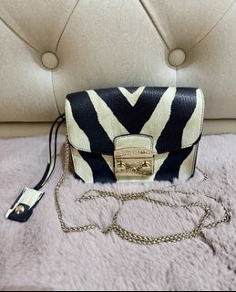 (Category: ) located in . Submitted by vogue_l (Listing ID 1469526653, Image 1). Description: .