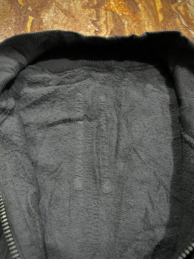 FW2007 RICK OWENS “EXPLODER” INTARSIA JACKET (Category: Luxury Apparel) located in Cagayan de Oro. Submitted by middlesosa (Listing ID 1469493241, Image 3). Description: FW2007 RICK OWENS “EXPLODER” INTARSIA JACKET SIZE L ON TAG WIDTH - 20 inches LENGTH - 27 inches SLEEVE - 32 inches SHOULDER - 16 inches MADE IN ITALY OLMAR & MIRTA ERA 20k php.