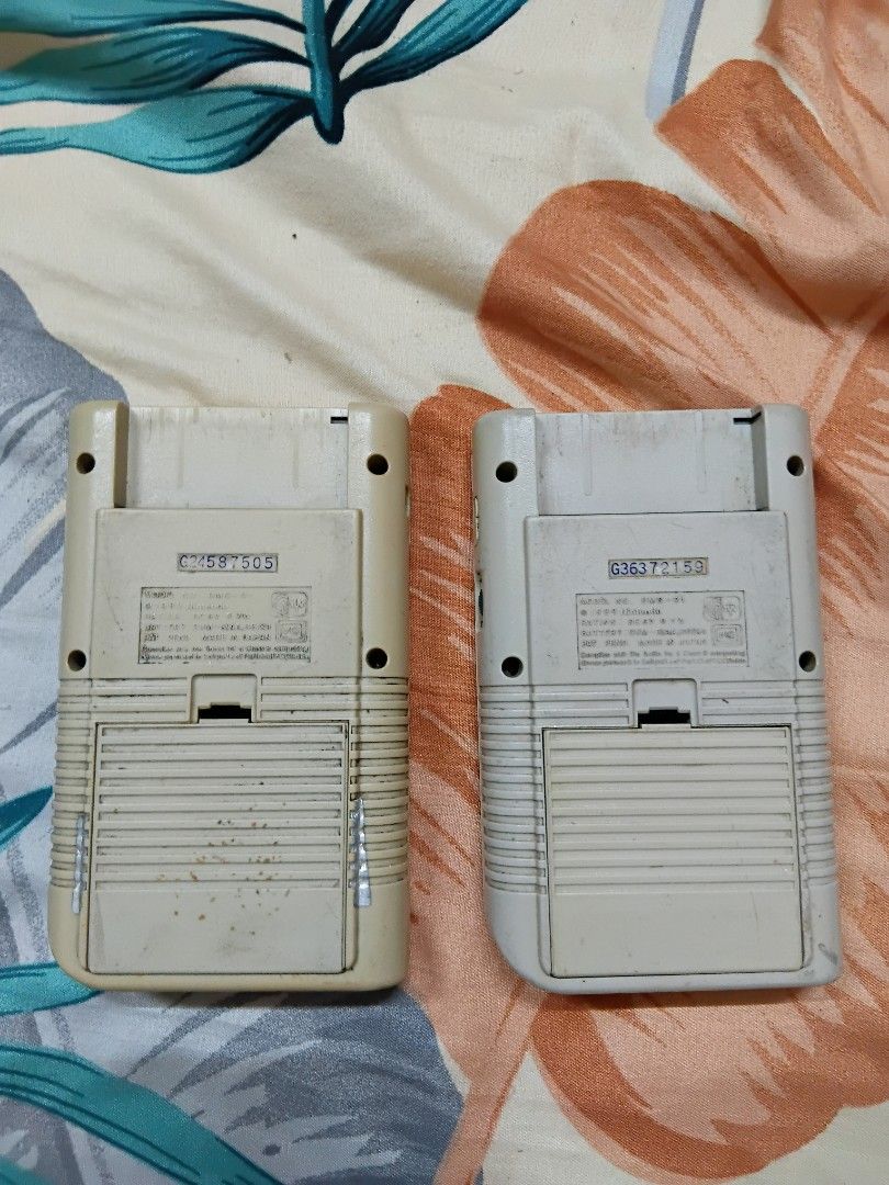 Gameboy DMG Bundle (Category: Nintendo) located in Quezon City. Submitted by coffeeyuki56158 (Listing ID 1469422215, Image 2). Description: please read item description po Gameboy DMG Bundle both may battery cover , both nag power on pa , yung isa na may faceplate may sound , yung walang faceplate mahina sound , both sira na lcd , selling as it is na po , good for marunong mag restore or for your gameboy project or pang display purpose considered