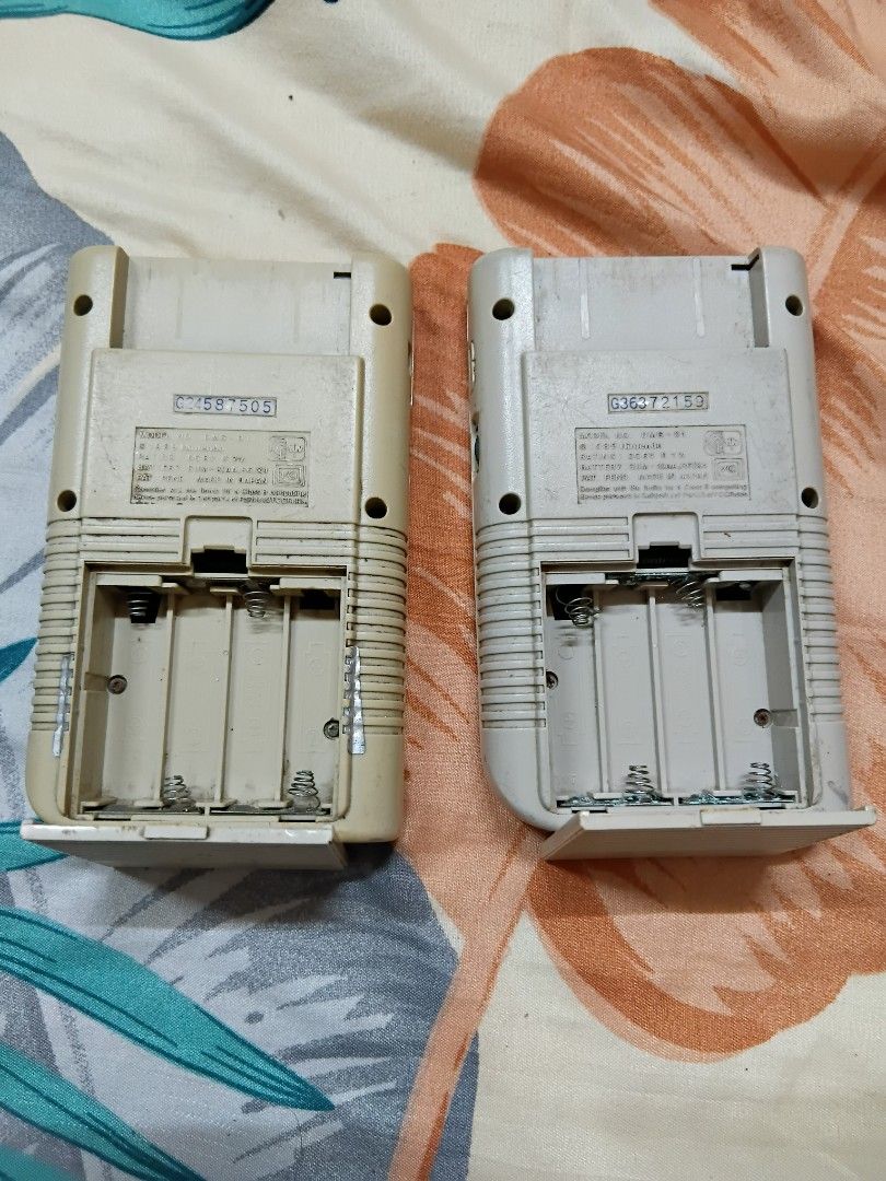 Gameboy DMG Bundle (Category: Nintendo) located in Quezon City. Submitted by coffeeyuki56158 (Listing ID 1469422215, Image 3). Description: please read item description po Gameboy DMG Bundle both may battery cover , both nag power on pa , yung isa na may faceplate may sound , yung walang faceplate mahina sound , both sira na lcd , selling as it is na po , good for marunong mag restore or for your gameboy project or pang display purpose considered