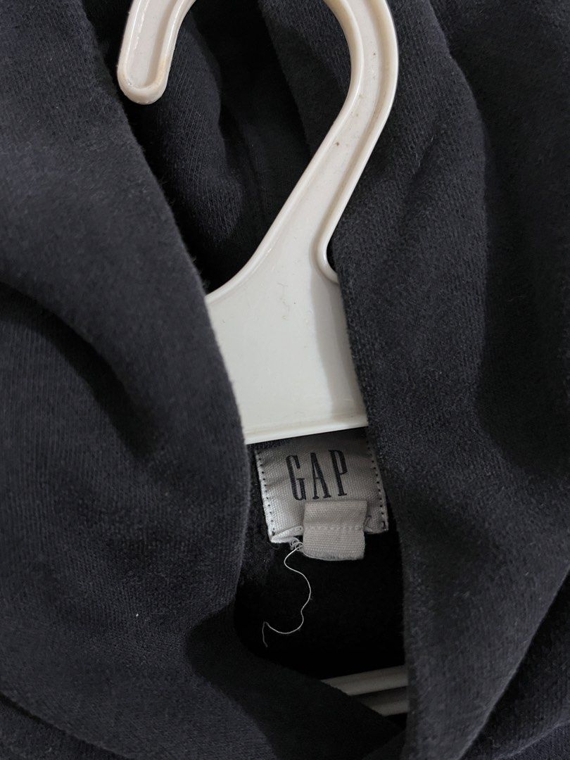 GAP Black Hoodie with Front Pocket (Category: Hoodies) located in Baguio. Submitted by gbwardrobe (Listing ID 1469507691, Image 2). Description: Selling low because im decluttering pls dont offer an even lower price..