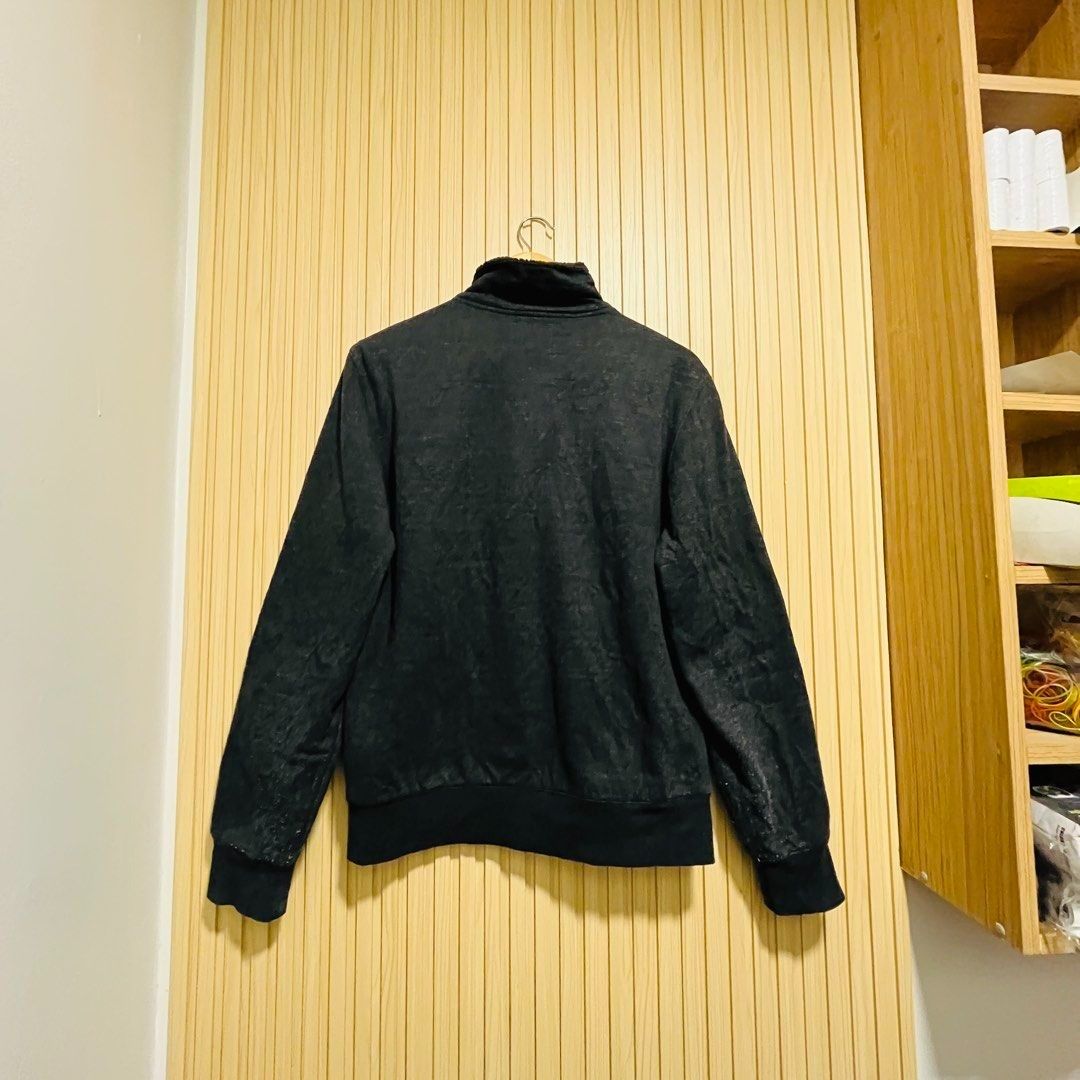GAP GORPCORE TECHNICAL UTILITY HEAVY FLEECE LINED OVERSIZED TRACK BOMBER JACKET BLACK SMALL 22x26 (Category: Coats, Jackets and Outerwear) located in Dasmarinas. Submitted by yg_swoosh (Listing ID 1469564174, Image 3). Description: PRE-LOVED / NEEDS WASHING NO OTHER ISSUES GAP GORPCORE TECHNICAL UTILITY HEAVY FLEECE LINED OVERSIZED TRACK BOMBER JACKET BLACK SMALL 22x26 #Gorpcore #Normcore #Cozycore #GapPH #GapJacket #FleeceJacket #SherpaLined #Tr