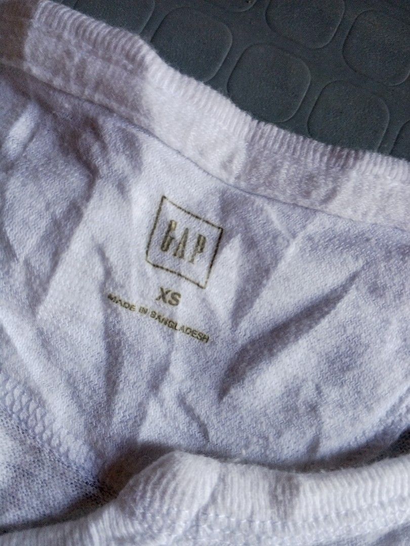 GAP HENLEY (Category: Others Tops) located in San Carlos City. Submitted by sweetfurie (Listing ID 1469426371, Image 3). Description: .