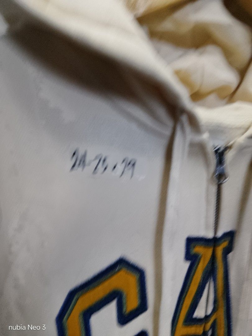 gap hoodie (Category: Hoodies) located in Valenzuela. Submitted by joshwrldselection (Listing ID 1469455151, Image 3). Description: xl - xxl very good condition last pic issue (need restitch) / need wash thrift..
