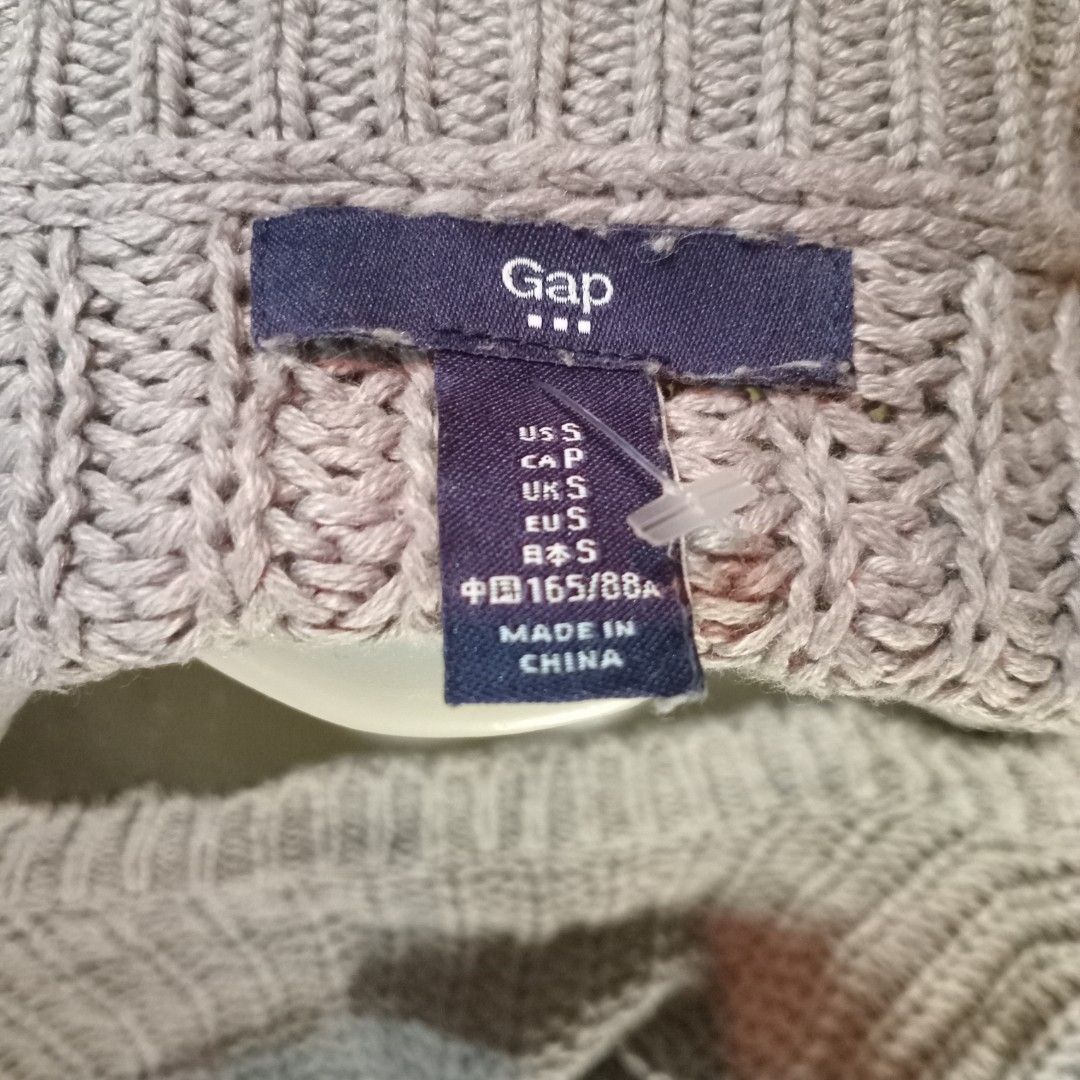 Gap plain color pull up sweater (Category: Coats, Jackets and Outerwear) located in Angono. Submitted by thrifted.fashionshop (Listing ID 1469543208, Image 3). Description: Fit - small *round neck *plain color - light gray <COLORS MAY VARY DUE TO LIGHTING> MOP : Gcash only COURIER : Jnt / Lalamove REMINDER : Shipping fee ay hindi kasama sa presyo ng item.