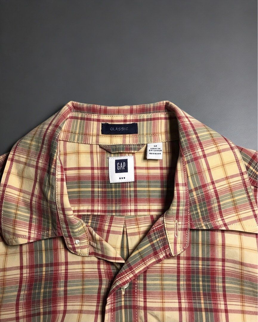 Gap polo button-down (Category: Formal Shirts) located in Taguig. Submitted by amboyfiggah (Listing ID 1469571559, Image 3). Description: Gap polo button-down Medium on tag Best fit to large W: 22 L: 30 Excellent condition Color rate. 9.5/10 No issue.