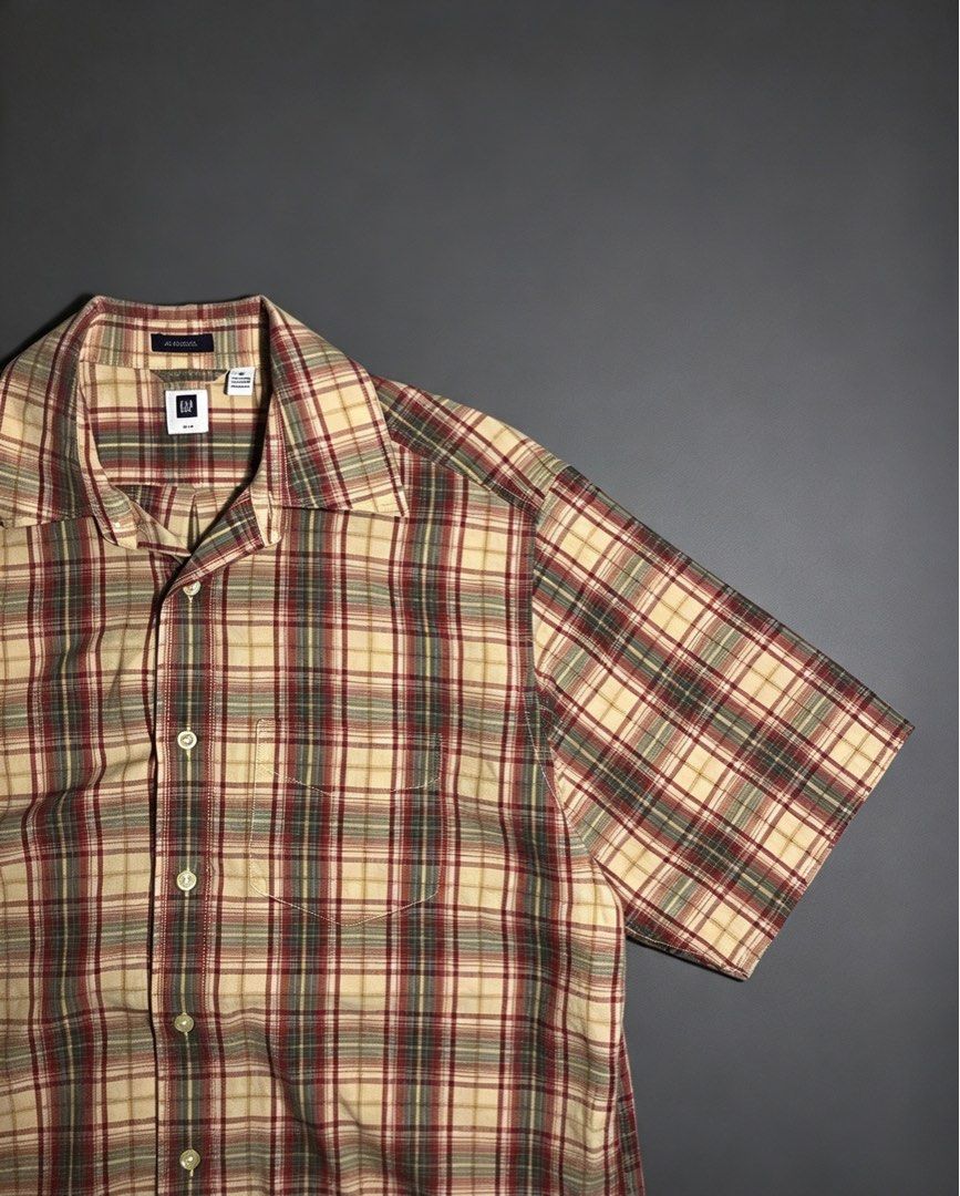 Gap polo button-down (Category: Formal Shirts) located in Taguig. Submitted by amboyfiggah (Listing ID 1469571559, Image 2). Description: Gap polo button-down Medium on tag Best fit to large W: 22 L: 30 Excellent condition Color rate. 9.5/10 No issue.