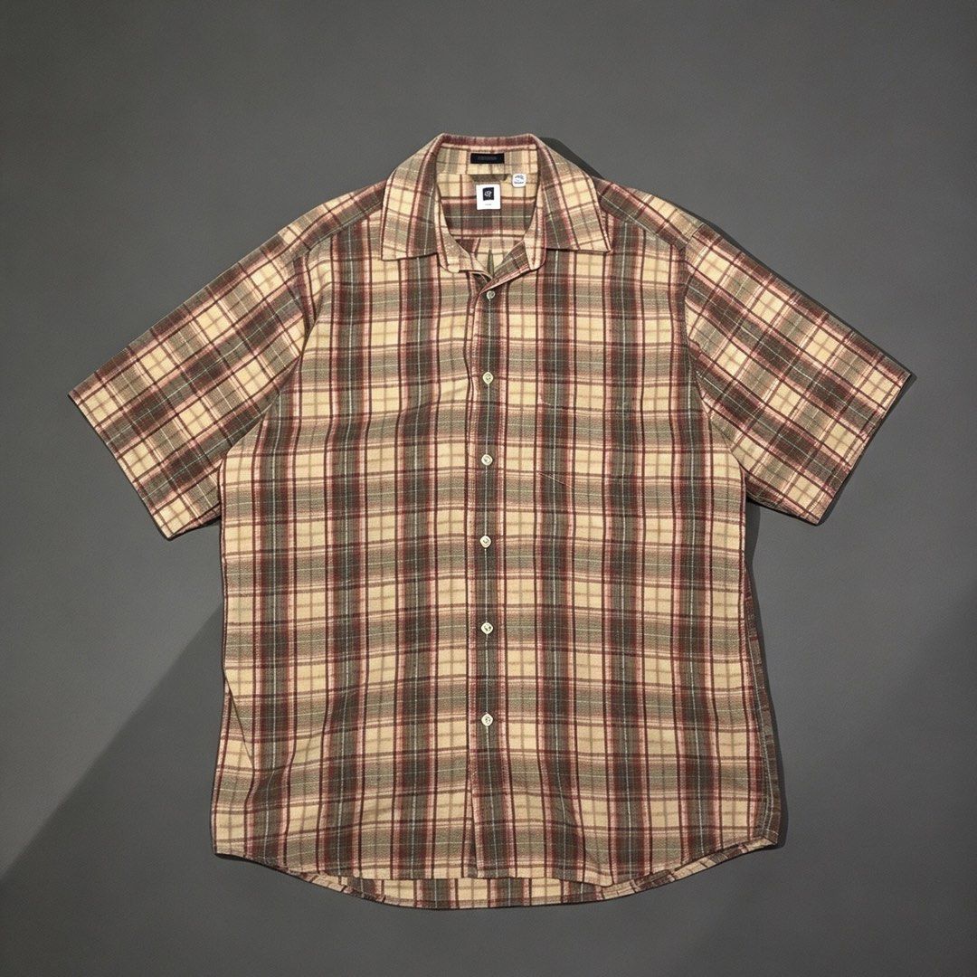 Gap polo button-down (Category: Formal Shirts) located in Taguig. Submitted by amboyfiggah (Listing ID 1469571559, Image 1). Description: Gap polo button-down Medium on tag Best fit to large W: 22 L: 30 Excellent condition Color rate. 9.5/10 No issue.