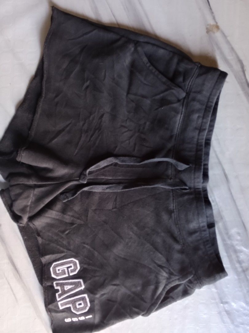 GAP SHORTS (Category: Shorts) located in San Carlos City. Submitted by sweetfurie (Listing ID 1469426533, Image 1). Description: .