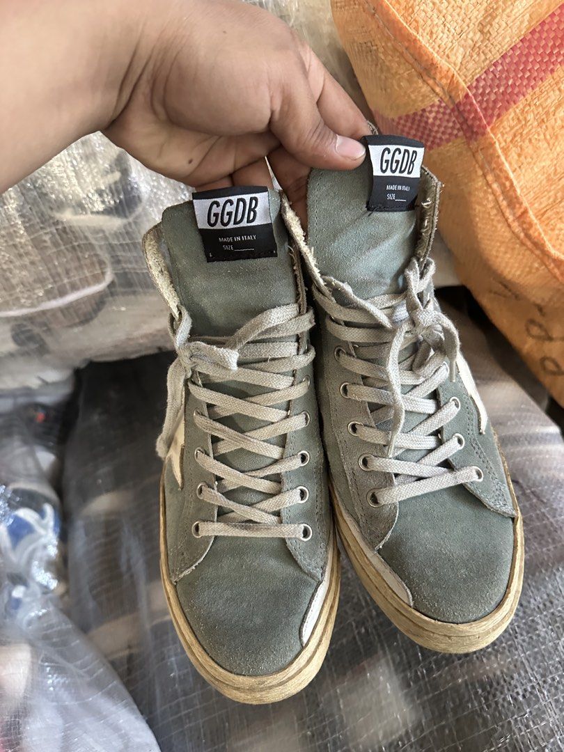 GGDB High-Top Sneakers Green Size 40 (Category: Sneakers) located in Digos. Submitted by reywearfinds (Listing ID 1469488116, Image 3). Description: - Brand: Golden Goose (GGDB) - Size: EU 40 - Color: Green suede with white star - Style: High-top with convenient side zipper - Origin: Made in Italy - Condition: Pre-owned with signature distressed soles and midsoles typical of the brand.