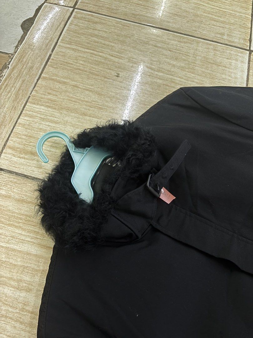 Givenchy (Category: Coats, Jackets and Outerwear) located in Calinog. Submitted by 5k.kr (Listing ID 1469429241, Image 3). Description: W21 x L36 No washtag.