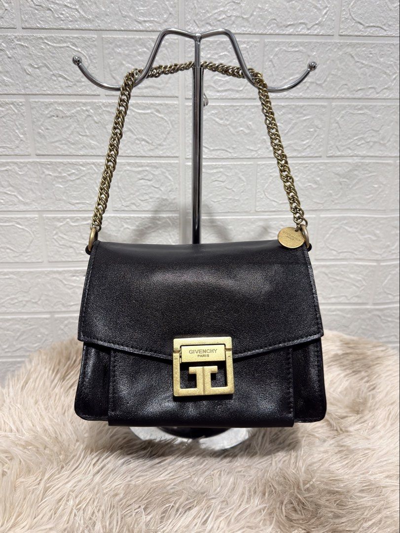 GIVENCHY GV3 KILI BAG (Category: Luxury Bags & Wallets) located in Daraga. Submitted by jasmor (Listing ID 1469403753, Image 1). Description: 🎀no issue 🎀spacious SOAFER GANDA SOSYALIN 💖 ✔️onhand 📦J&T courier .
