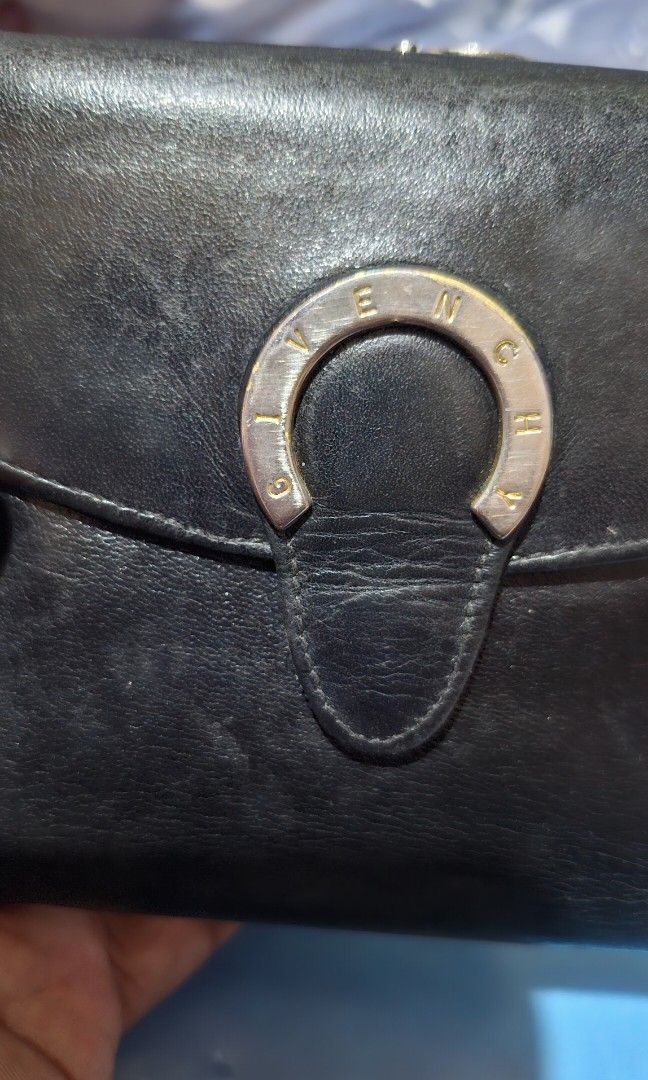 GIVENCHY VINTAGE WALLET (Category: Wallets & Card Holders) located in Antipolo. Submitted by goldentiger-ac44 (Listing ID 1469552849, Image 3). Description: GIVENCHY VINTAGE WALLET BI-FOLD COIN PURSE GOOD CONDITION PRICE 1K ANTIPOLO CITY LOCATION.