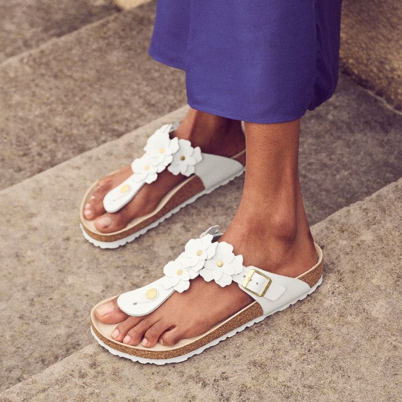 Gizeh Flower Embellishment (Category: Slippers and slides) located in Rizal. Submitted by hiraya16 (Listing ID 1469405620, Image 3). Description: Onhand ready to ship Size 35/36/37 Other Available sizes? DM. ✉️.