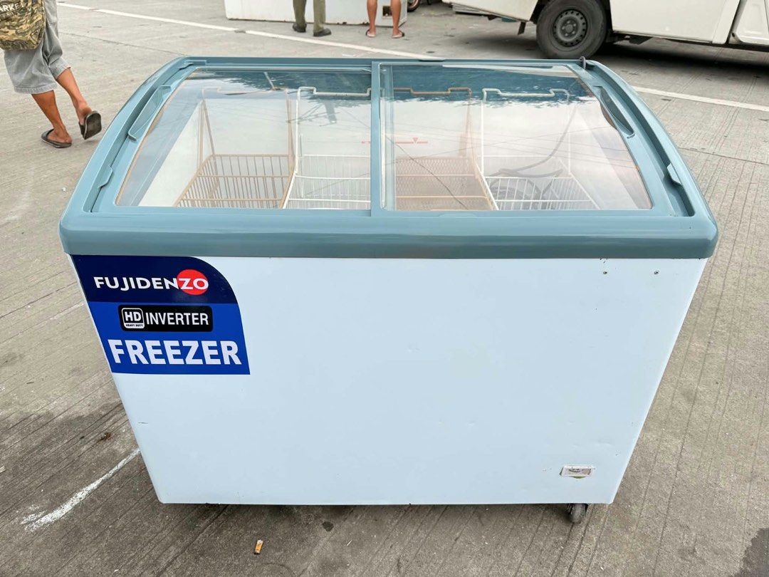 Glass Freezer (Category: Other Home Appliances) located in San Juan City. Submitted by rainajamal (Listing ID 1469442896, Image 2). Description: 6500 pag maramihan po 7500 pag isa lang For pick up po pwede palalamove Buyer po ang magbobook pagkakarga ni lalamove saka po kayu mag payment sa Gcash po .