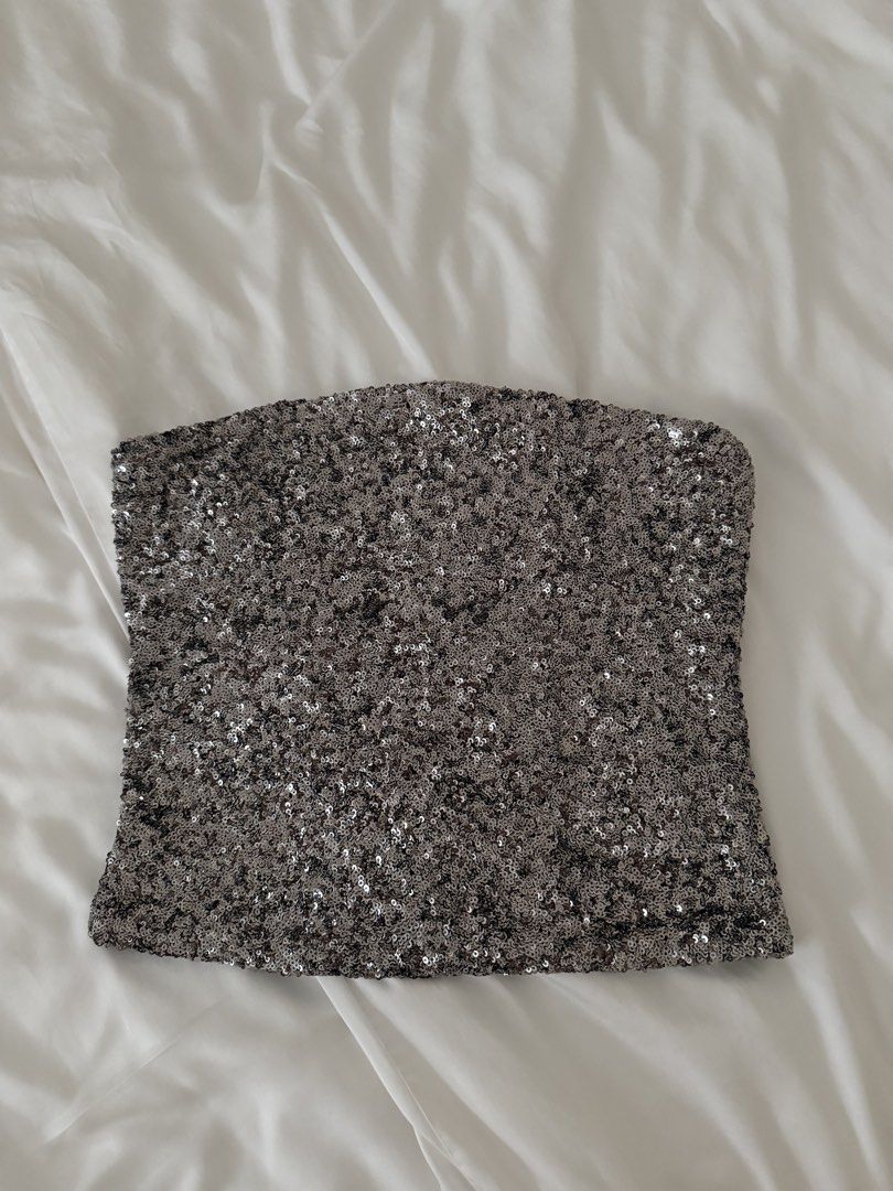 Glassons Silver Top (Category: Sleeveless) located in Quezon City. Submitted by emily_in_pariss (Listing ID 1469412419, Image 2). Description: Perfect for concerts/parties Super nice fit and sequins dont come off at all!! Purchased for 2k+ Glassons Australia.
