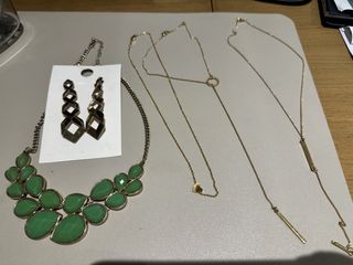 (Category: ) located in . Submitted by melsofficewear (Listing ID 1469420730, Image 1). Description: .